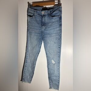Kendall & Kylie Light Blue Cropped Jeans